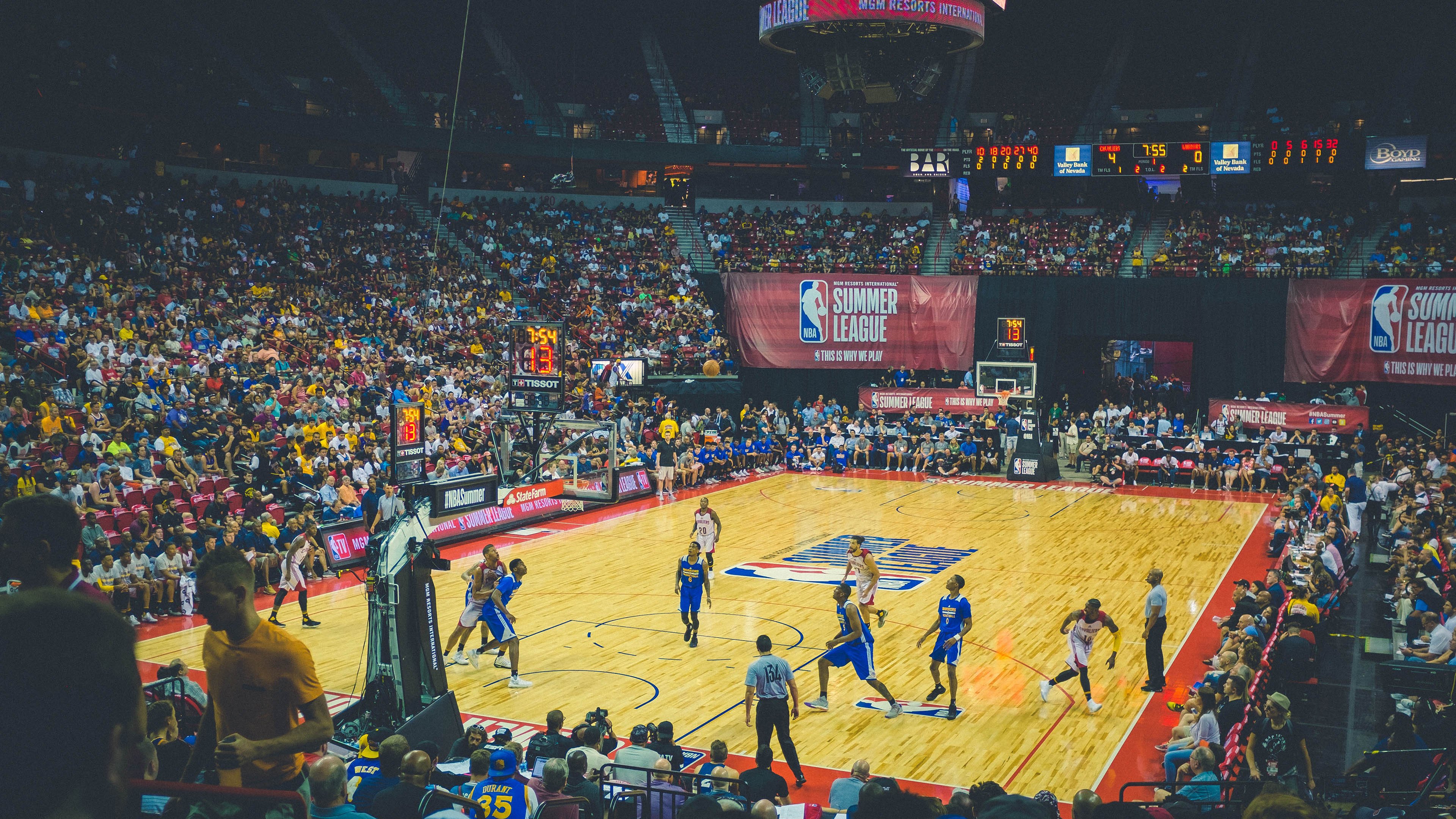 KAIYUNAPP-苏炳添重返校园参与运动会开幕式，苏炳添开场动作