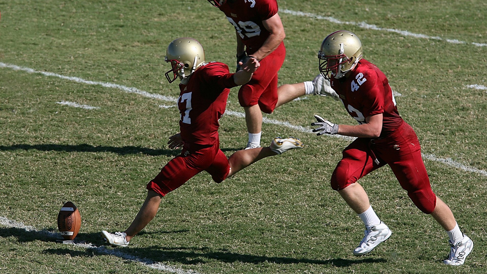 开云官方-足球赛事志愿者招募火热进行中，体验赛场幕后，足球比赛志愿者需要干什么